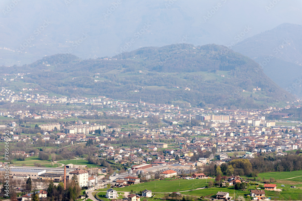 Fototapeta premium Vista aerea della città Feltre in provincia di Belluno, Italia