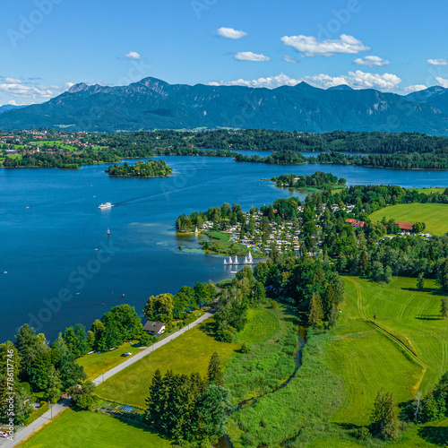 Ausblick auf den Staffelsee in Oberbayern südlich der Gemeinde Uffing