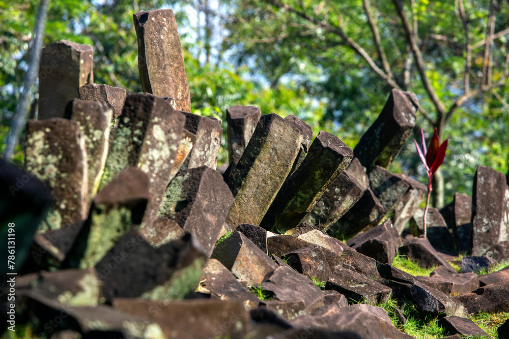 there are various types of stones and sizes there as evidence of the ...