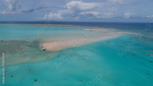 奄美の自然、与論島百合ヶ浜 © KOSAC