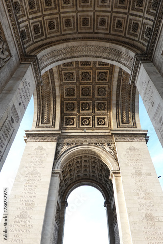 Arc de Triomphe à Paris © luzulee