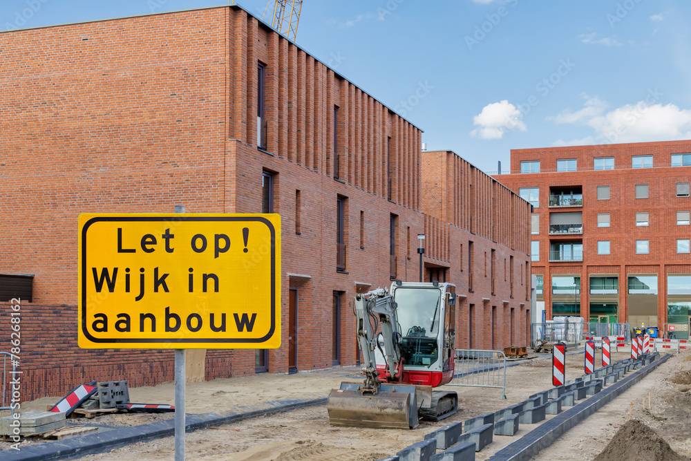 Sign with the Dutch text for "Attention - Residential area under construction" in front of new family homes in Lent Nijmegen,  The Netherlands - obrazy, fototapety, plakaty 