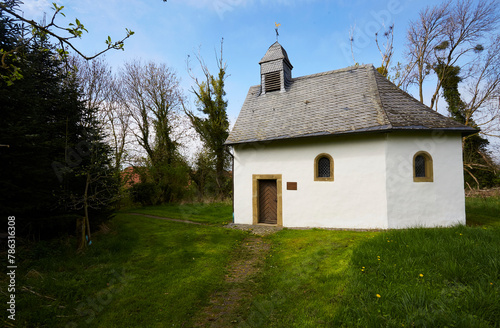 Kleine Kapelle in Weickede, Ortsteil Rüthen, Kreis Soest, NRW, Deutschland, April 2024