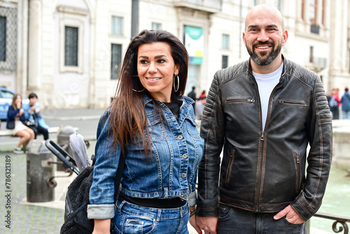 Canvas Print Happy  Beautiful Tourists  couple traveling at Rome, Italy, taking a selfie portrait аt Piazza Navova