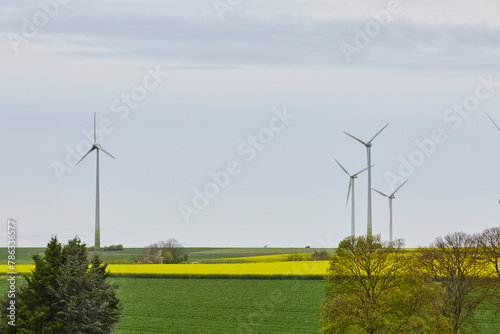 Blick auf Windräder, Haarstrang, Kreis Soest, NRW, Deutschland, April 2024   photo