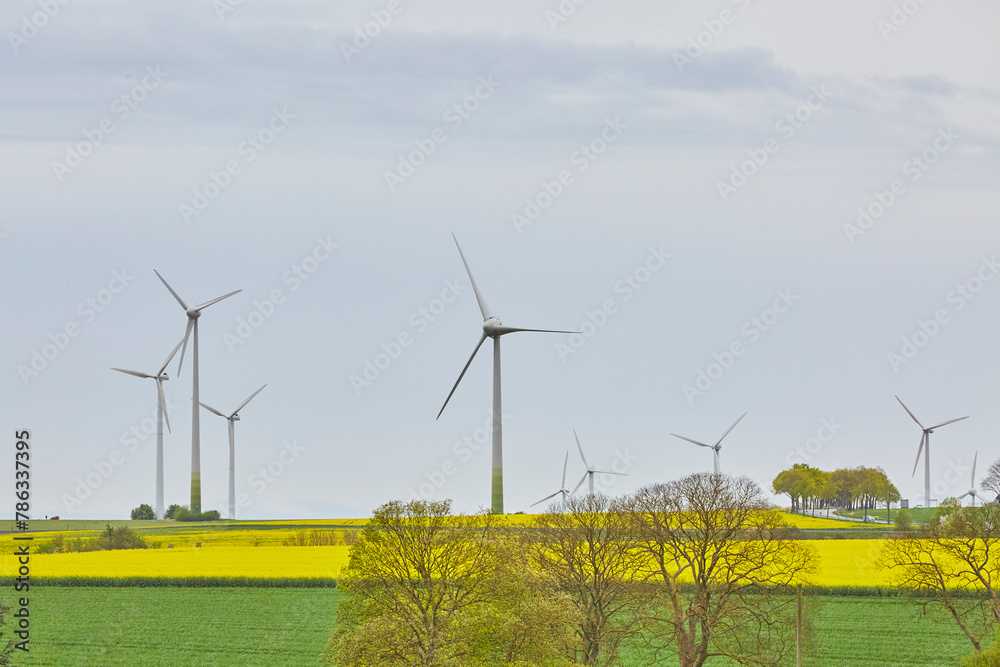Blick auf Windräder, Haarstrang, Kreis Soest, NRW, Deutschland, April 2024 Blick auf Windräder, Haarstrang, Kreis Soest, NRW, Deutschland, April 2024