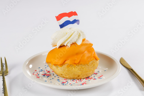 Koningssoes Oranje Dutch cake for Kingsday