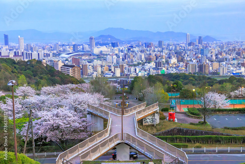 2024年春、桜咲く竜王公園から眺める広島市街風景(広島県広島市)