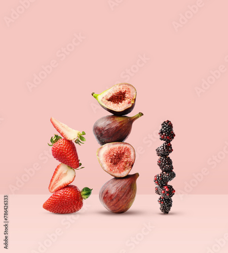 Creative layout made of strawberry, figs and blackberry on the pink background. Food concept. Macro concept. (ID: 786426333)