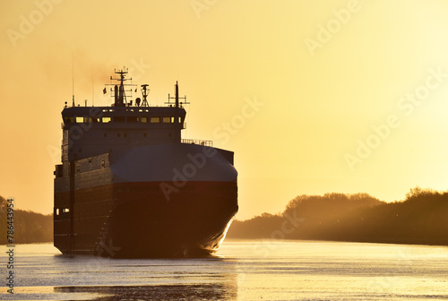 Schiffsverkehr bei Sonnenaufgang im Nord-Ostsee-Kanal photo
