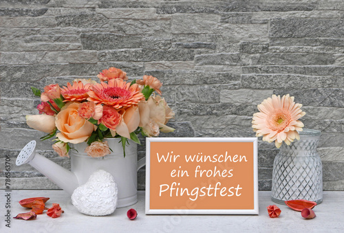 Grußkarte schöne Pfingsten: Rosenstrauß  mit Glückwünschen zum Pfingstfest. photo