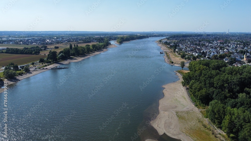 Der wunderschöne Fluss Rhein nahe Bonn in Deutschland