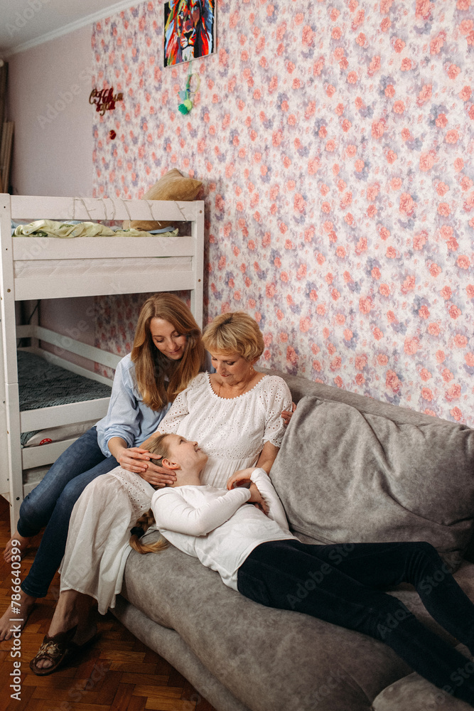 Obraz premium Two Women Sitting on Couch With Baby
