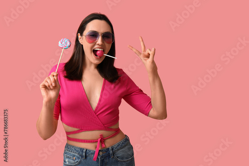 Young woman with lollipops ...