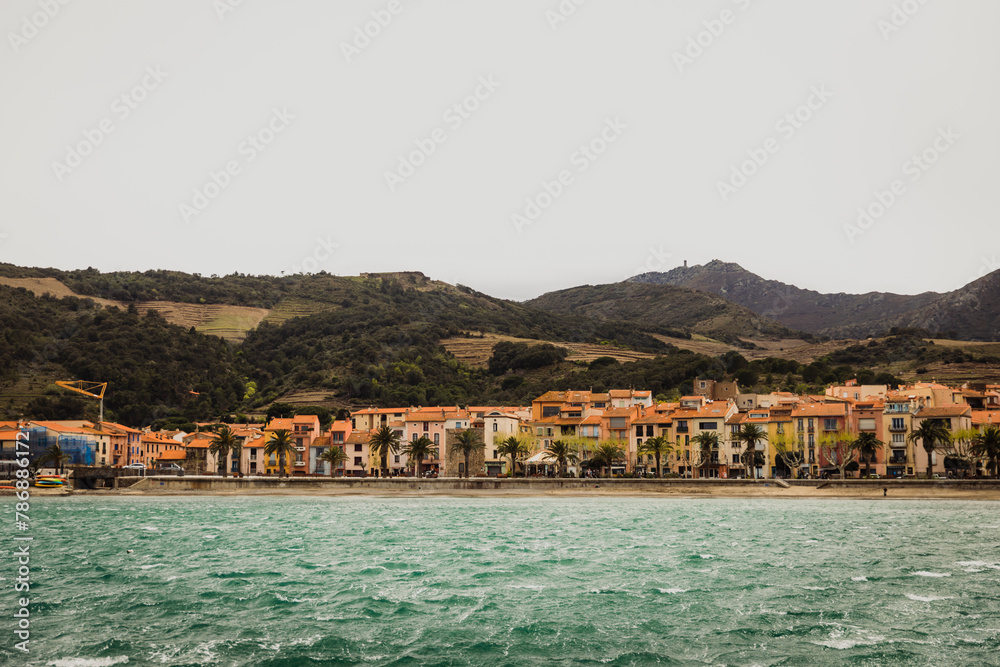 Fototapeta premium Houses along the French coast of Collioure next to mountains