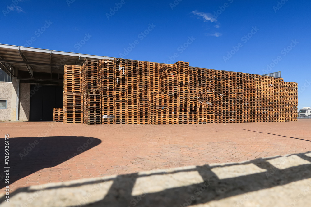 Obraz premium Pallet pallets container transport truck industry