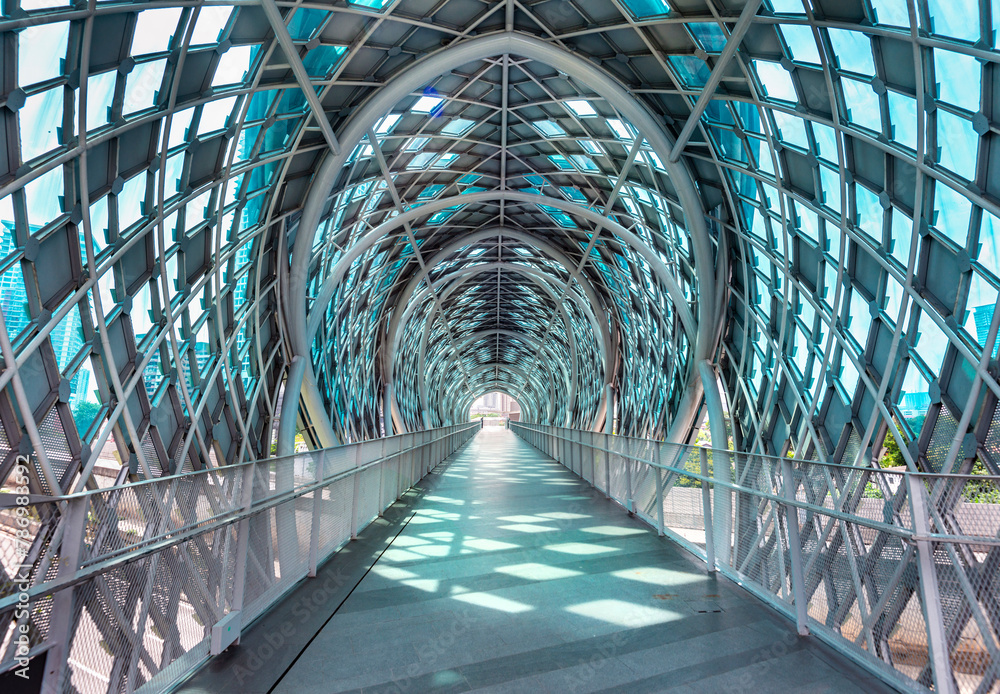 Fototapeta premium Saloma Link covered bridge with downtown city center views, Kuala Lumpur,Malaysia.