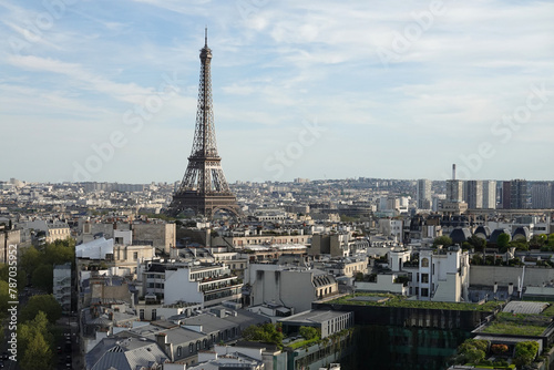 Vue sur la Tour Eiffel depuis la terrasse de l'arc de Triomphe © luzulee