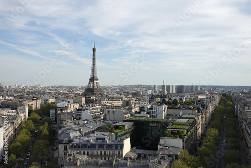 Vue sur la Tour Eiffel depuis la terrasse de l'arc de Triomphe © luzulee