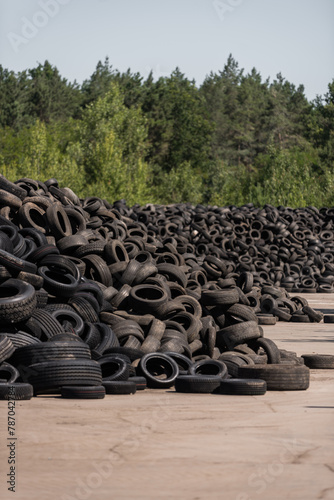 Obraz na płótnie used car tires - waste that can be recycled - pile of used tires w salonie