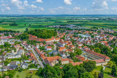 Blick auf die Gemeinde Wallerstein inmitten des Nördlinger Ries in Nordschwaben