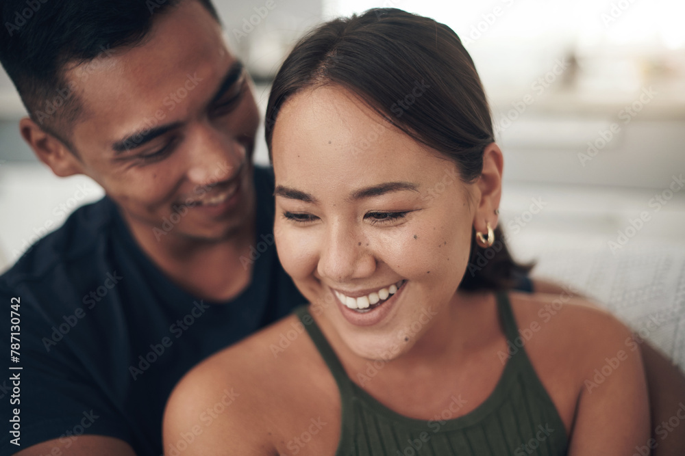 Φωτογραφία Couple, hug and laugh on couch for love, humor and romance on home date and funny joke for comedy