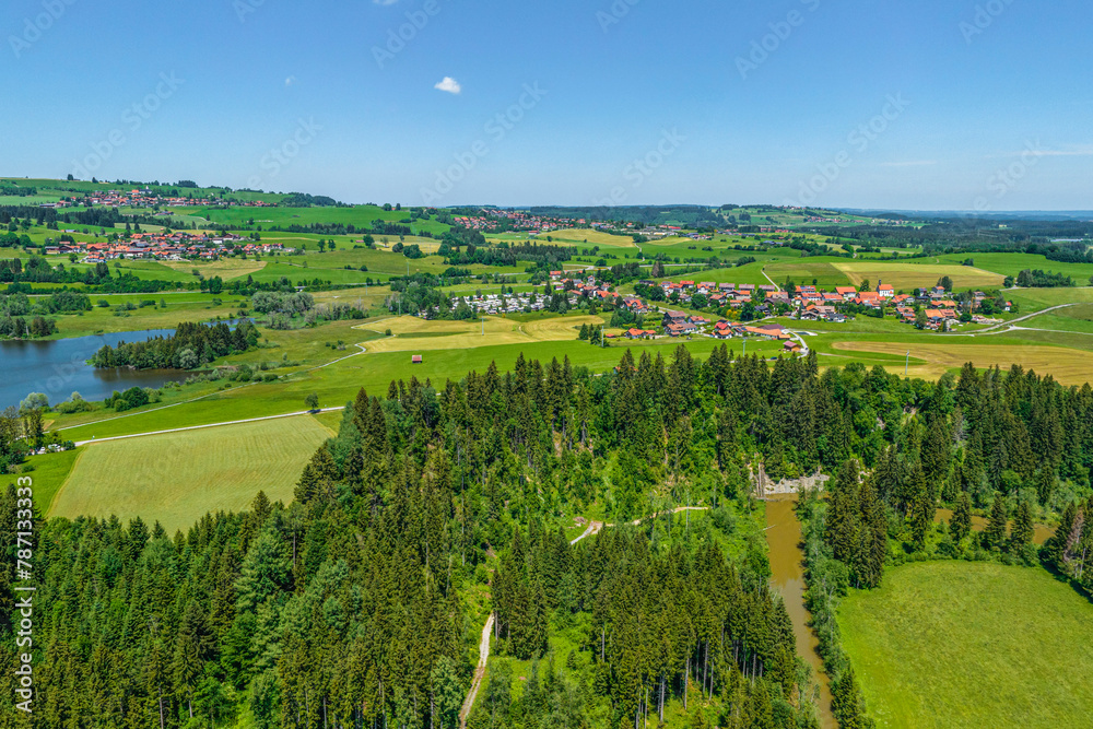Fototapeta premium Ausblick auf das Allgäu am Grüntensee-Damm bei Oy-Mittelberg in Bayern