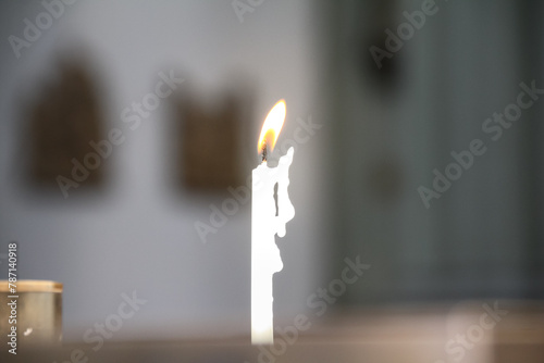 Kerze in einer Kirche photo