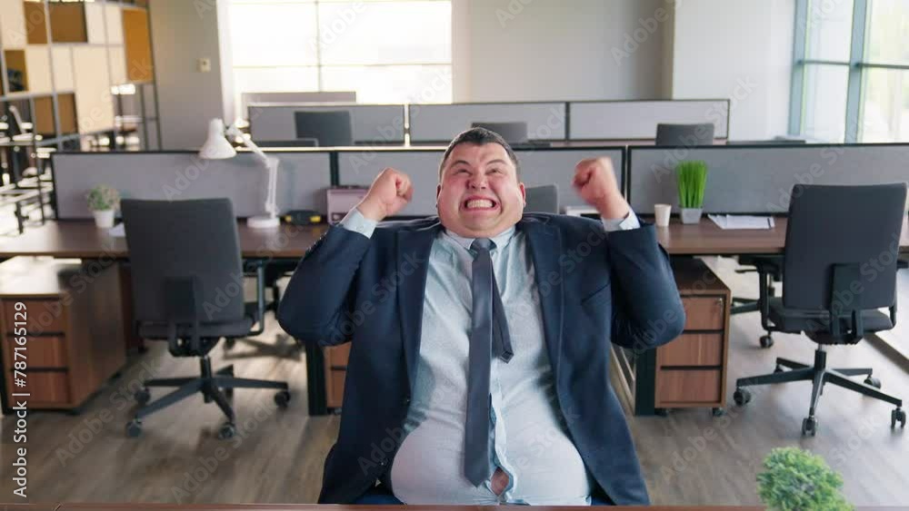 Thick Businessman Eat Burger And Play Vr In Office Thick Businessman Eat Burger And Play Vr In Office