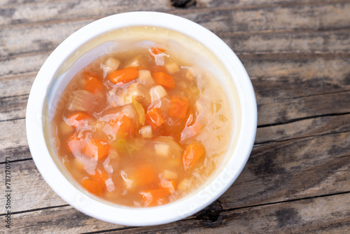 レトルト離乳食の写真。育児のイメージ。