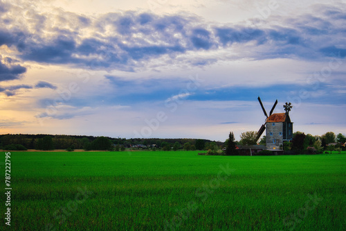 Windmühle - Sonnenuntergang - Abend - Feld - Sunset - Colorful - Field - Clouds - Sky - Sunrise - Sundown - Sun - Corn - Grain - Saalow - Brandenburg - Deutschland - Teltow - Fläming  photo