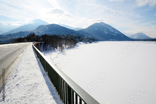 Sylvensteinspeicher, Brücke, im Winter © Peter Oetelshofen