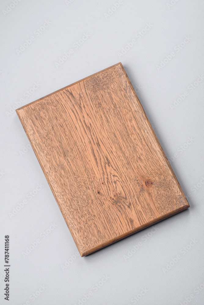 Naklejka premium Empty wooden cutting board on gray textured concrete background