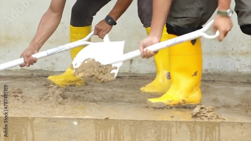 volunteers clean up the flooded area during flood season