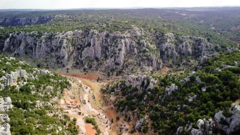 Drone flies over canyon, mountain, showing panoramic view. Video captures canyon, mountain depth and surrounding terrain. Aerial footage of canyon, mountain in natural setting Drone flies over canyon, mountain, showing panoramic view. Video captures canyon, mountain depth and surrounding terrain. Aerial footage of canyon, mountain in natural setting