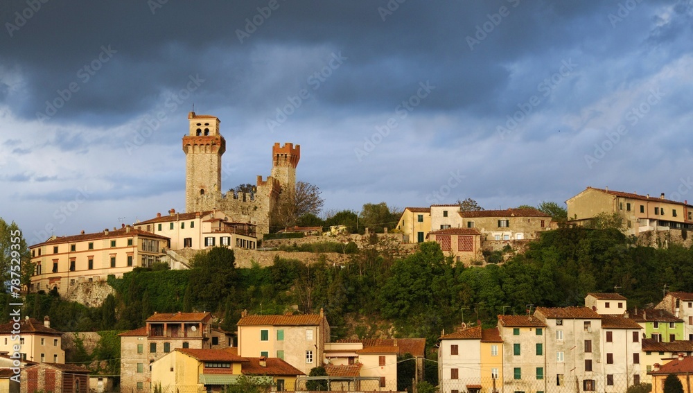Antico borgo fortificato Castello di Nozzano, Lucca, Toscana, italia, Europa