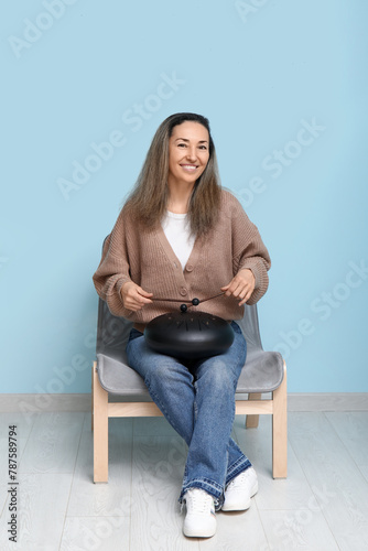 Smiling woman playing a ste...