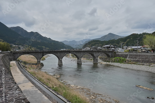 馬渓橋と山具川のある風景