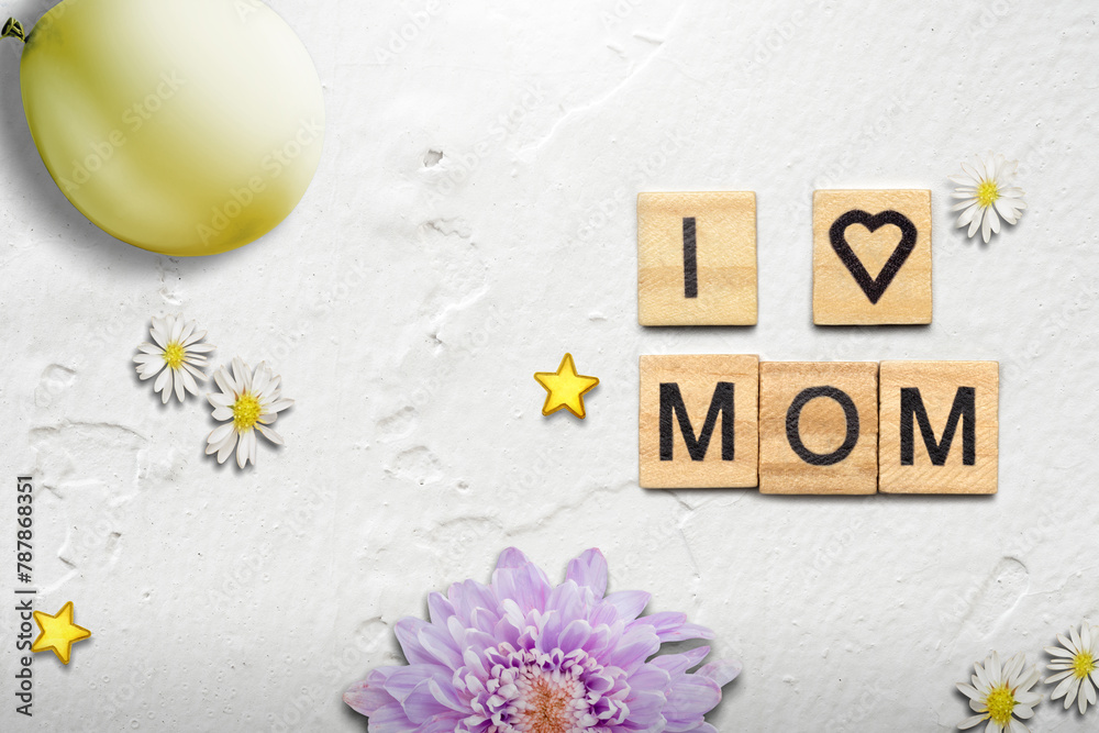 Wooden cubes with I Love Mom text - obrazy, fototapety, plakaty 
