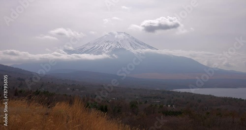 冠雪した富士山が雲に覆われている風景。 photo