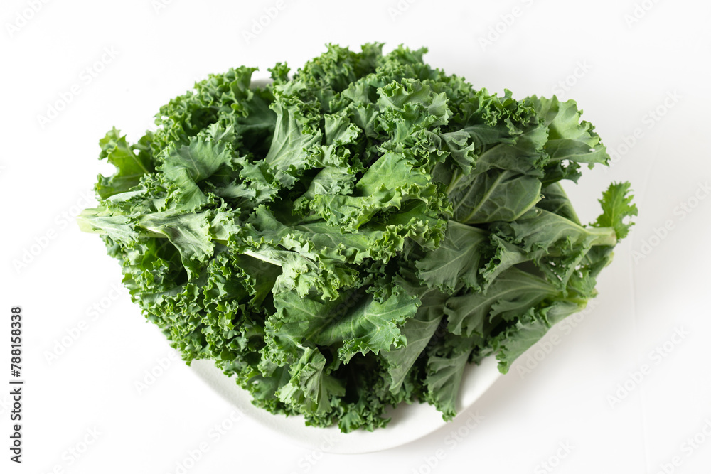 Obraz premium A bunch of fresh kale leaves on a white background.