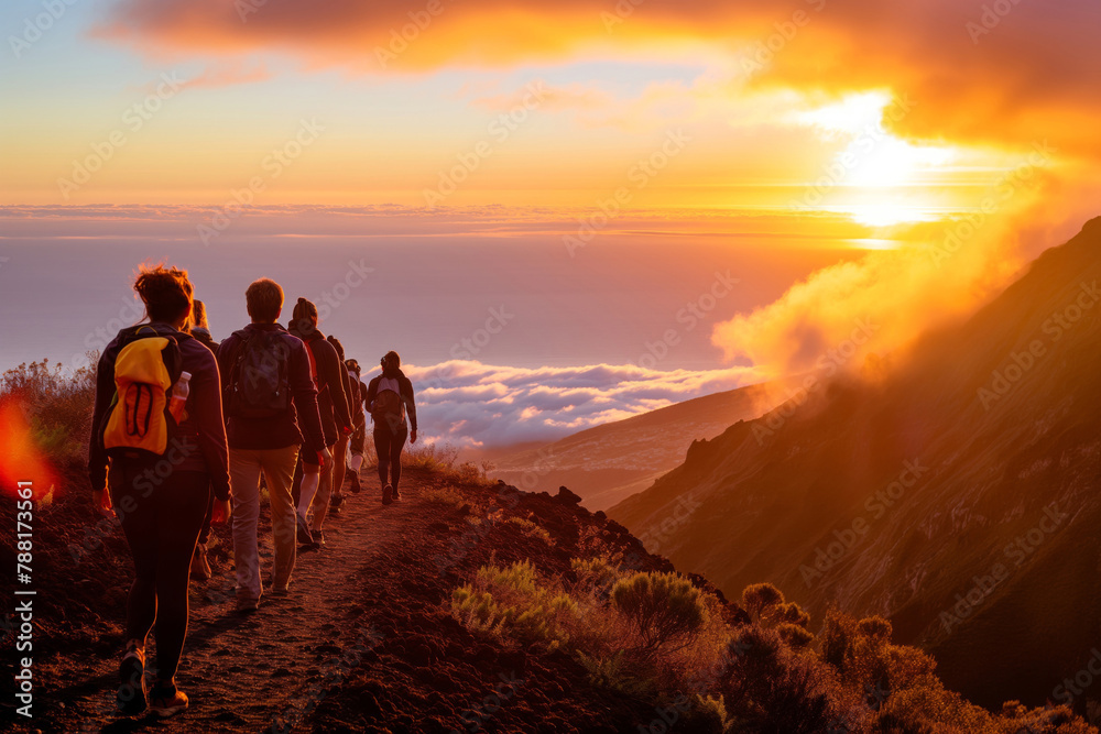 Obraz premium Hikers embark on a guided journey at dawn, witnessing a breathtaking sunrise from the trail