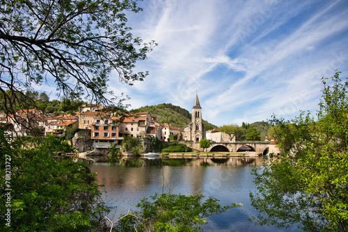 Village de France laroque des arcs égalise pont tourisme
