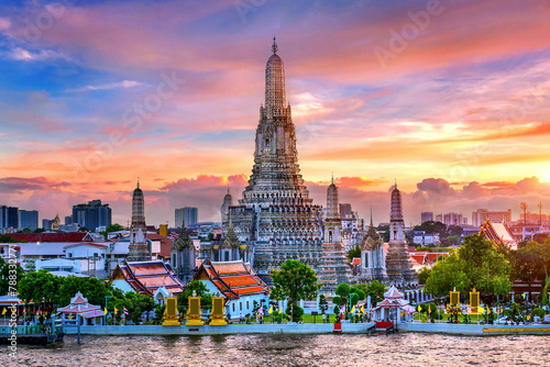 Photography Wat Arun Temple (Wat Arun Ratchawararam) at sunset, Bangkok in Thailand