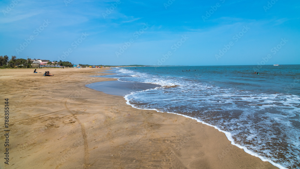 Obraz premium Ghoghla Beach is situated near the main town of Diu ideal for thrilling water sport activities like swimming, parasailing, surfing and banana boat.