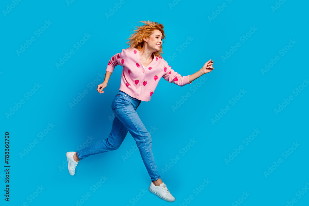 Φωτογραφία Full body photo of attractive young woman running hurry dressed stylish pink clo