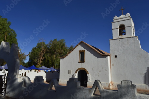 Wallpaper Mural Igreja de San Pedro de Atacama com céu azul Torontodigital.ca