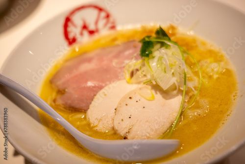 ラーメン　鶏白湯