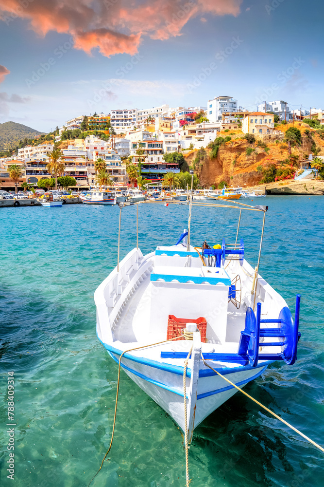 Blick auf Agia Galini, Kreta, Griechenland  - obrazy, fototapety, plakaty 