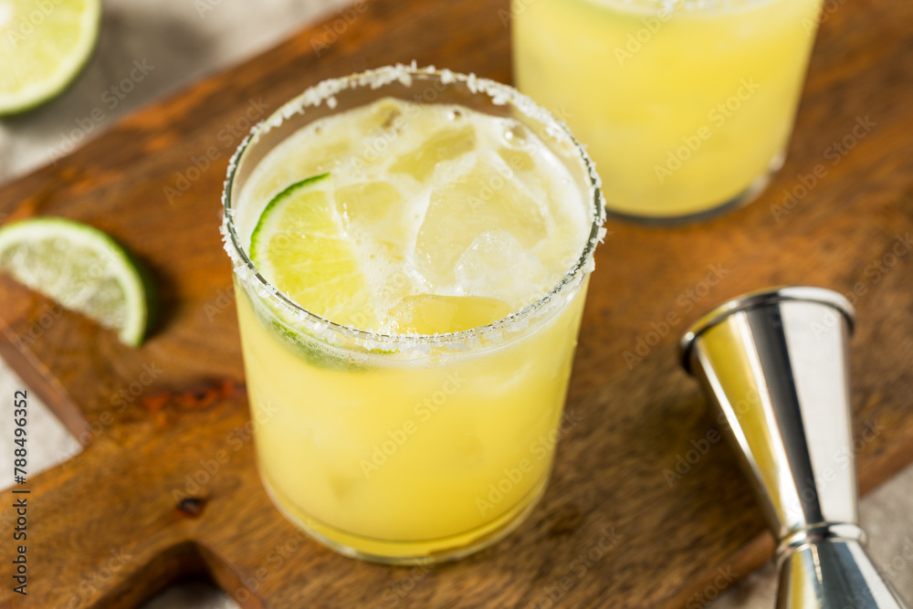 Boozy cold Refreshing Skinny Margarita Boozy cold Refreshing Skinny Margarita